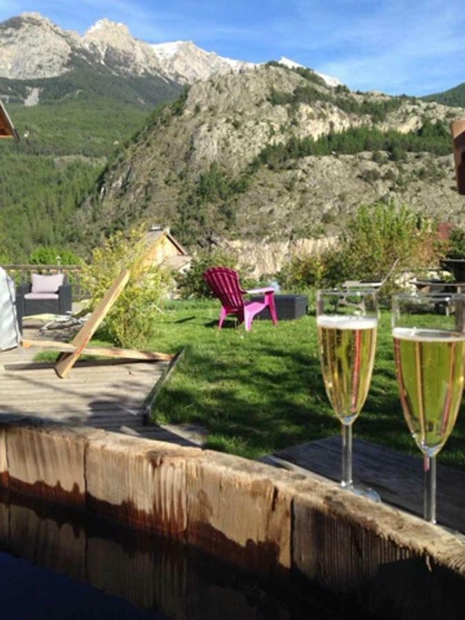 Chambres D'Hote Le Brin De Paille Saint-Martin-de-Queyrières Kültér fotó